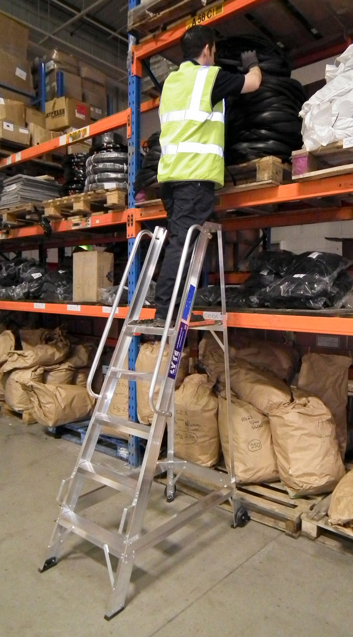 Lyte Aluminium Warehouse Steps - Image 10