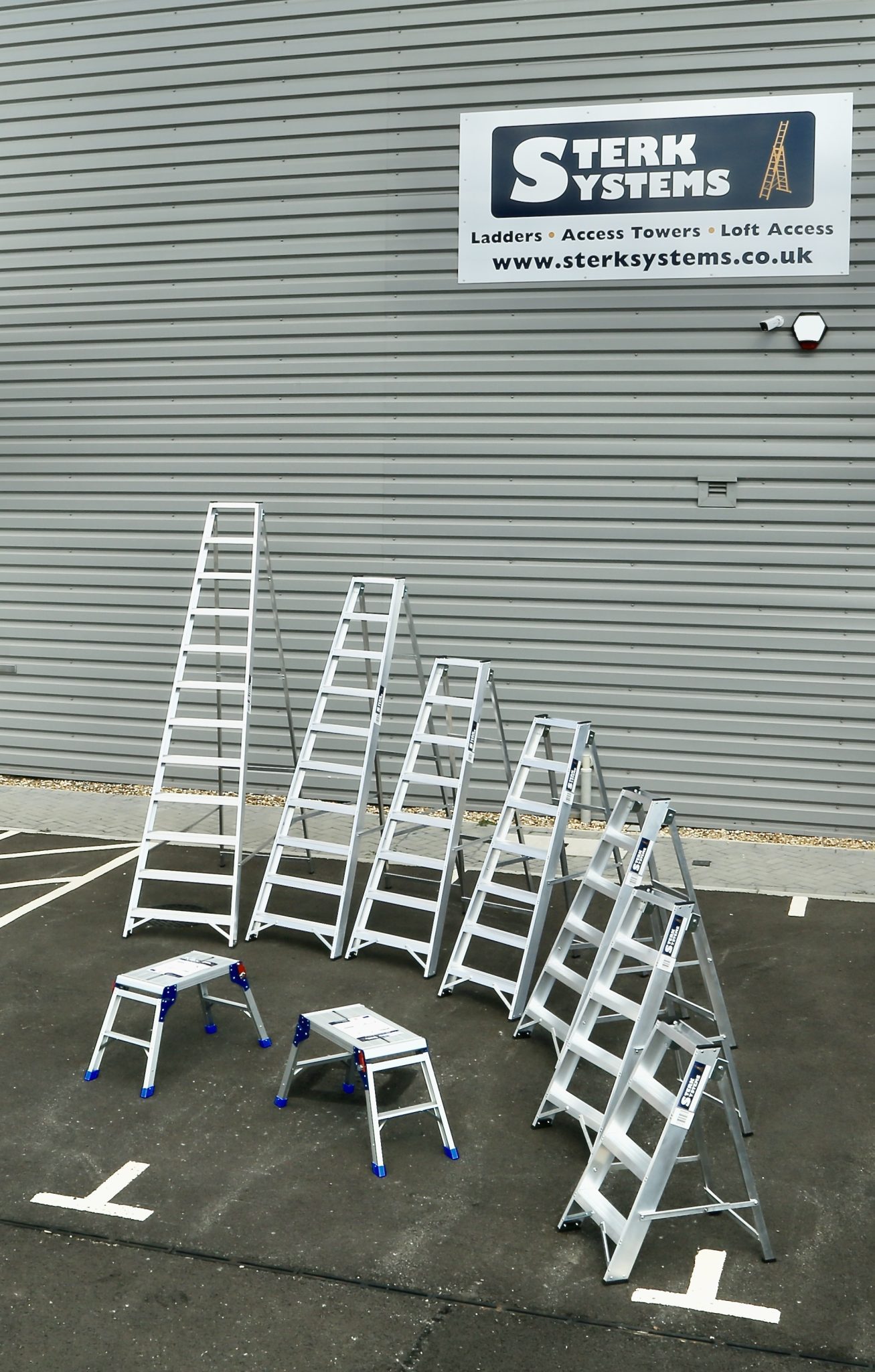 Sterk Systems Aluminium Swingback Steps - EN131 Stepladders with tool tray